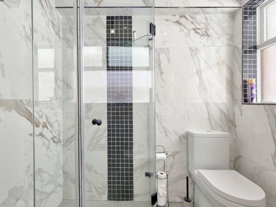 1 Bedroom Property for Sale in Sea Point Western Cape